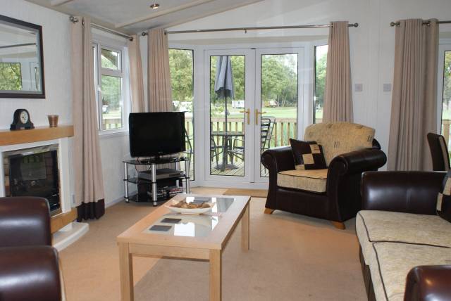 Lake Log Cabin - Fountain Lake Lodge